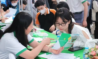 Lệ phí xét tuyển đại học mỗi trường thu một kiểu, vì sao?
