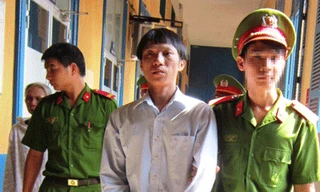 Nước mặt mẹ khi nghe con bị án chung thân