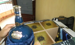 Rượu ngoại, đồng hồ xịn 'vô chủ' trên tàu hỏa SE1