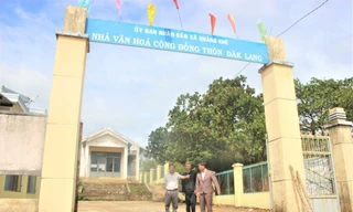 Anh Thường giới thiệu nhà văn hóa do người dân hiến đất, góp tiền làm