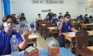 Học sinh TPHCM hào hứng đi học trở lại sau hơn 7 tháng ở nhà học trực tuyến. Ảnh: Nguyễn Dũng 