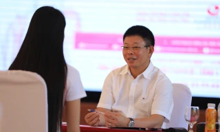 Giám khảo đánh giá từ làn da, mái tóc, biểu cảm trên gương mặt 