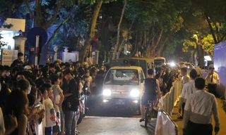 Đeo bám thần tượng, xâm phạm quyền riêng tư 