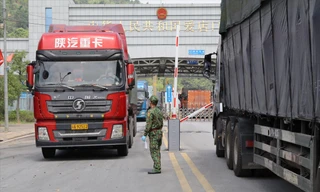 Mong ngóng hanh thông hàng xuất khẩu qua biên giới