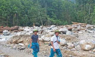 Những mùa dép rọ đau thương