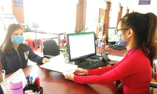 Dẹp loạn đòi sổ hộ khẩu, xác nhận cư trú 