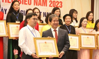 Phó thủ tướng Trần Hồng Hà: Nghề giáo-vinh quang và nhọc nhằn 