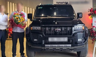 Xe sang Toyota bị đẩy giá chênh hàng trăm triệu đồng: Có sự 'bắt tay' giữa hãng xe và đại lý bán hàng? 