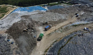 Vì sao các khu xử lý rác luôn quá tải? 