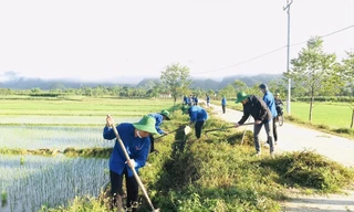 Mang yêu thương tới bản làng 