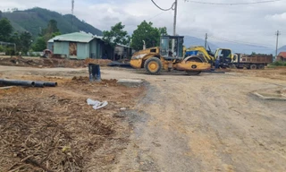 Chưa áp giá đền bù đã san ủi đất của dân? 