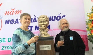 Tạc tượng 'bà Tây' ở lại Việt Nam giúp hàng ngàn người bệnh