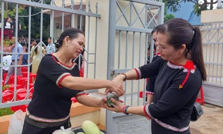 Về buôn nghe chuyện du lịch 