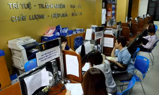 Rất nhiều người phải khai báo thay đổi thông tin với cơ quan thuế khi đổi sang CCCD (người dân thực hiện thủ tục thuế tại Cục Thuế Hà Nội) Ảnh: Như Ý 