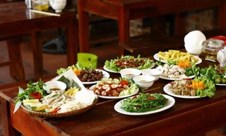 Quán lòng lợn, tiết canh được quản lý kiểu Tây