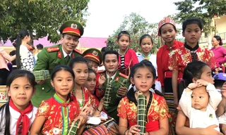 Những bông hoa trong vườn Bác - Bài 2: Cảm hóa từ những nghĩa cử nhân văn 