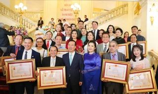 Trách nhiệm nặng thêm sau vinh danh 