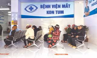 Bệnh viện Mắt Kon Tum mở đợt cao điểm chữa mắt miễn phí 