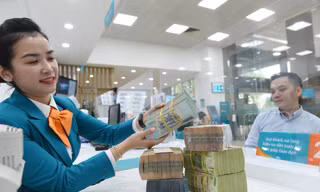 Diễn biến nóng của thị trường tiền tệ