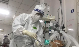 Bác sĩ trung ương hỗ trợ điều trị các tỉnh phía Nam Ảnh: Tuấn Dũng 