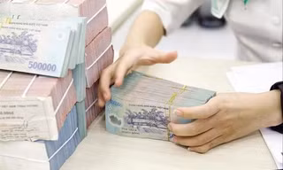 Lãi suất ngân hàng 'nhảy múa': Tuýt còi, hãm phanh lãi suất huy động 