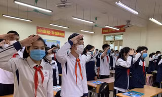 Học sinh Trường THCS Mai Đình, huyện Sóc Sơn trong ngày đầu đi học trực tiếp sau gần 3 tháng học trực tuyến 