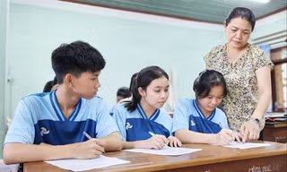 Những dấu lặng miền sơn cước: Những đốm lửa hy vọng 