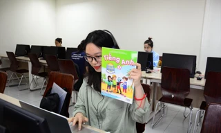 Vừa chạy vừa xếp hàng 