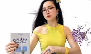 Nữ nhà báo viết tiểu thuyết khi đang điều trị tâm thần 