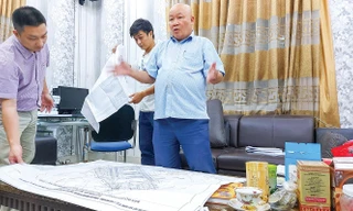 Ông Nguyễn Tăng Cường – TGĐ Tập đoàn Quang Trung đang nghiên cứu giải pháp vận tải thủy