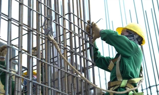 Người mua nhà gánh chịu khi giá nhà tăng do vật liệu xây dựng tăng giá Ảnh: Như Ý 