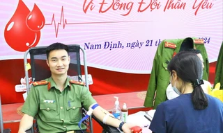 Thầm lặng lập chiến công 