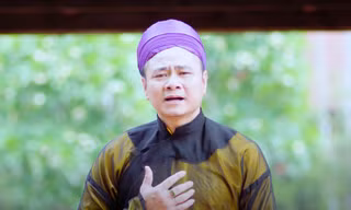 NSND Tự Long là người thể hiện tới 10 bài chèo và 2 bài cải lương ủng hộ tinh thần chống dịch COVID-19 do tác giả Lê Thế Song soạn lời và chuyển thể 