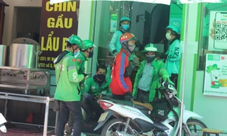 Phận xe ôm ở chốn phồn hoa 