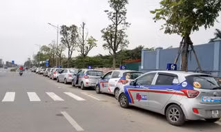 Nhiều doanh nghiệp vận tải hành khách đang điêu đứng, bên bờ vực phá sản nhưng khó tiếp cận gói vay hỗ trợ người lao động Ảnh: Phạm Thanh 