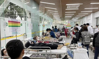 Thời tiết thay đổi, bệnh nhân tăng kỷ lục 