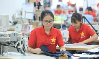 Mỹ áp thuế với nhiều nước: Lo hàng tràn vào Việt Nam để 'rửa nguồn'