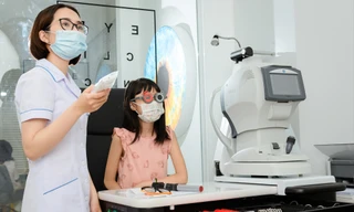 Tăng mạnh trẻ cận thị nặng do học trực tuyến 