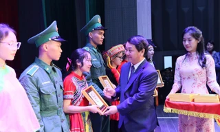 Tuyên dương 142 học sinh, sinh viên, thanh niên DTTS xuất sắc, tiêu biểu 