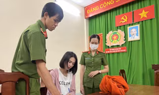 Video tống đạt khởi tố, bắt tạm giam người mẫu Ngọc Trinh