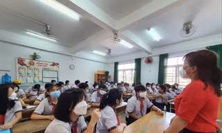 Hôm nay, 680.000 học sinh ở TPHCM đến trường 