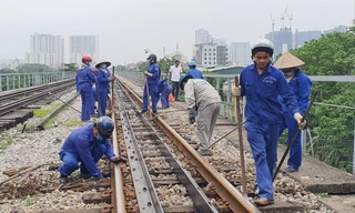 Hàng nghìn công nhân đường sắt bị nợ lương từ đầu năm đến nay. Ảnh: Anh Trọng