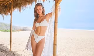 'Thiên thần nội y' Josephine Skriver chụp ngực trần trên tạp chí