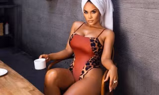Daphne Joy đẹp 'phồn thực' khiến người nhìn 'nhức mắt'