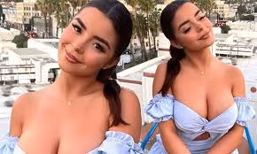 'Nữ hoàng nội y' Anh quốc nóng bỏng 'nghẹt thở'