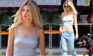 Mẫu áo tắm 9x 'thả rông' vòng 1 xuống phố với áo 2 dây sexy 'nảy lửa'