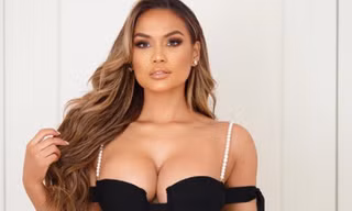 Vẻ gợi cảm đàn bà của nàng mẫu Daphne Joy với body nóng bỏng 'nghẹt thở'