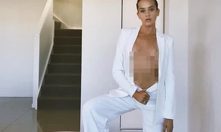 Sao truyền hình 9x tung ảnh lộ ngực trần táo bạo 