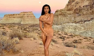 Siêu mẫu nội y Kelly Gale tung ảnh khỏa thân, khoe đường cong tuyệt đẹp