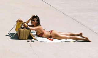 Chân dài Georgia Fowler mặc bikini phơi nắng quyến rũ ngất ngây